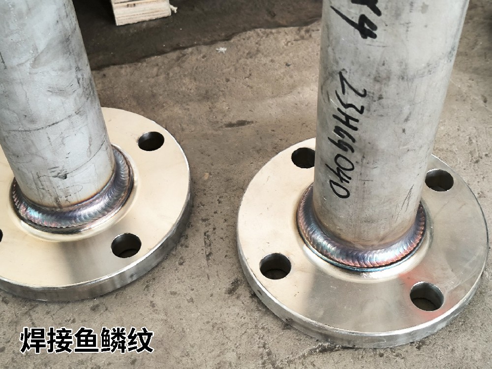 衡水客戶碳鋼壓力容器現(xiàn)場(chǎng)調(diào)試，工人很快學(xué)會(huì)