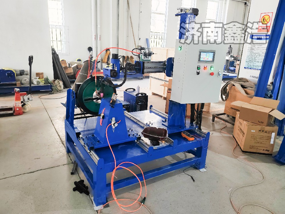 鑫浩氬弧自動焊機(jī)，智能數(shù)控，運(yùn)行穩(wěn)定